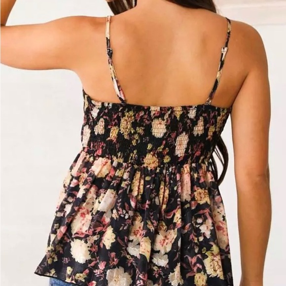 A. peach Floral Strappy Smocked tank top large - Picture 2 of 8
